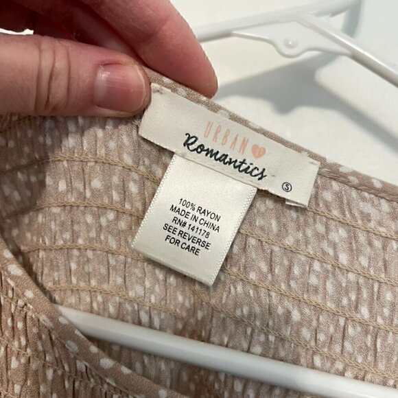 URBAN ROMANTICS URBAN OUTFITTERS UO Taupe Speckled Short Sleeve Smocked Blouse S - Picture 3 of 11